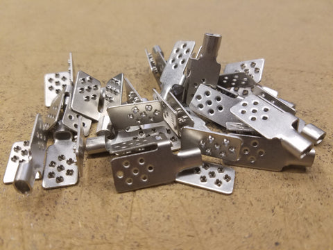 1 Full Connection Set - 4 Insulators and 2 Metal Clips
